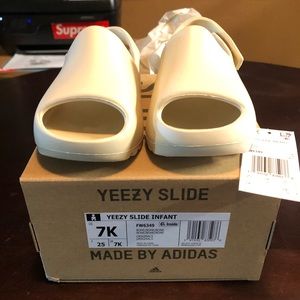 Yeezy Slides “Bone” size 7K